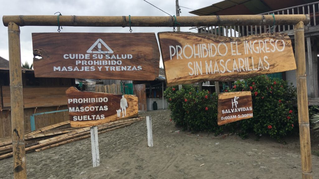 Denk an Deine Maske, Kleines - Neujahr am reglementierten Strand