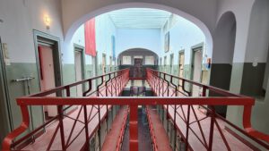 Wandeln von Zelle zu Zelle: Die Atelierräume im früheren Männertrakt (c) Janina Atmadi