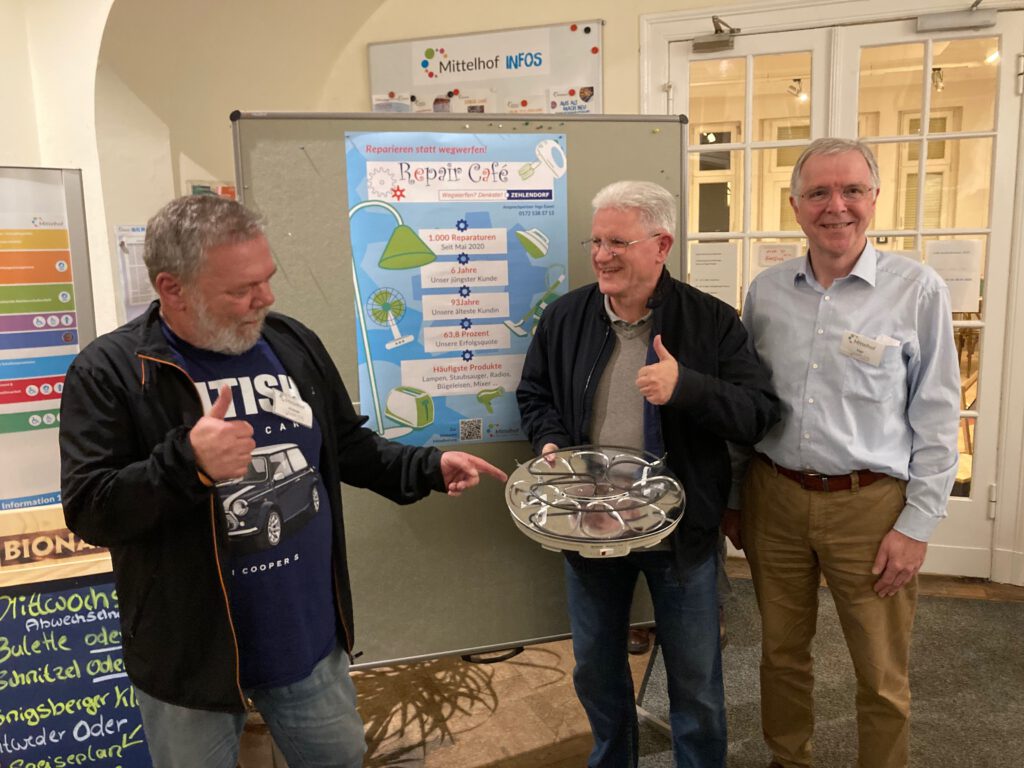 Funktioniert wieder! Freude bei Andreas Wuttke, Uwe Arnhold-Cornwall und Ingo Ewert (von links nach rechts)